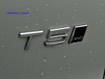 2019 Volvo XC40 T5 AWD Momentum