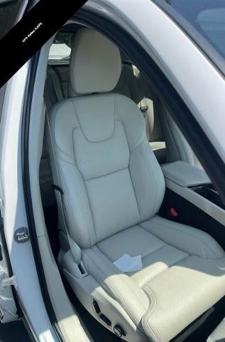 2023 Volvo XC60 Recharge Plug-In Hybrid T8 eAWD PHEV Ultimate Bright Theme