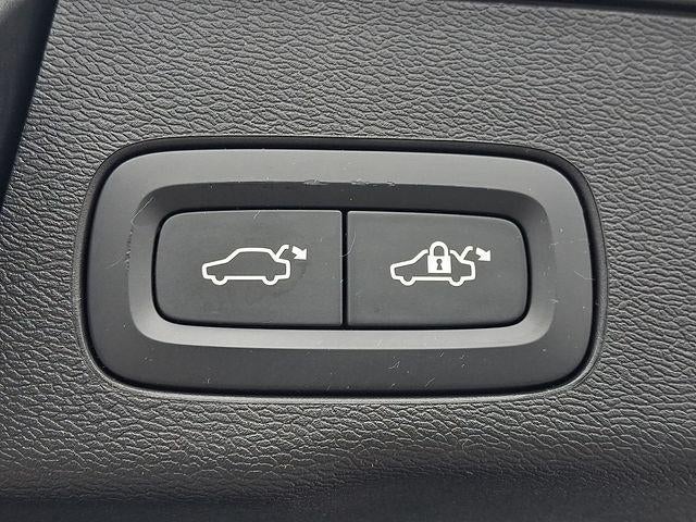 2024 Volvo XC60 Recharge Plug-In Hybrid T8 eAWD PHEV Plus Dark Theme
