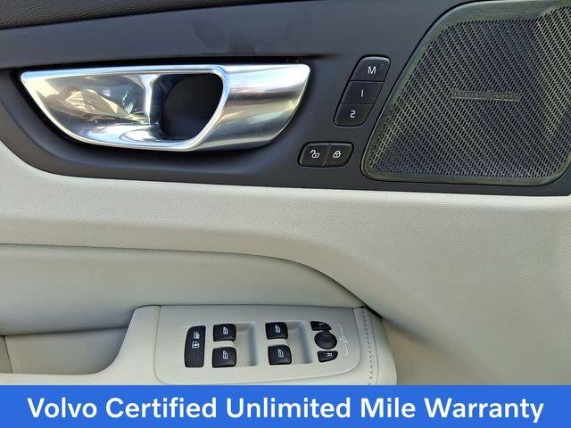 2023 Volvo XC60 Recharge Plug-In Hybrid T8 eAWD PHEV Plus Bright Theme