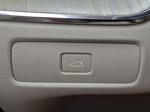 2023 Volvo XC60 B5 AWD Ultimate Bright Theme
