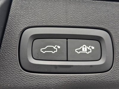 2023 Volvo XC60 B5 AWD Ultimate Bright Theme