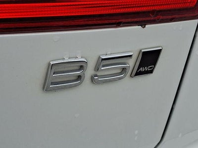 2023 Volvo XC60 B5 AWD Ultimate Bright Theme