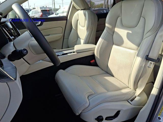 2023 Volvo XC60 B5 AWD Ultimate Bright Theme