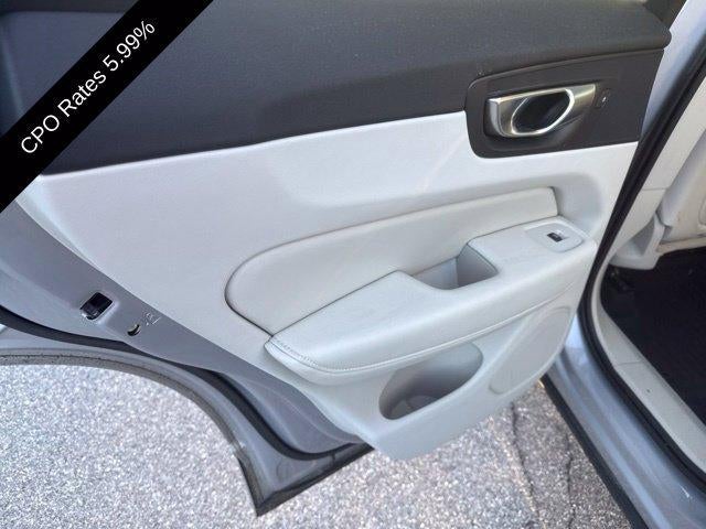 2024 Volvo XC60 B5 AWD Core Dark Theme