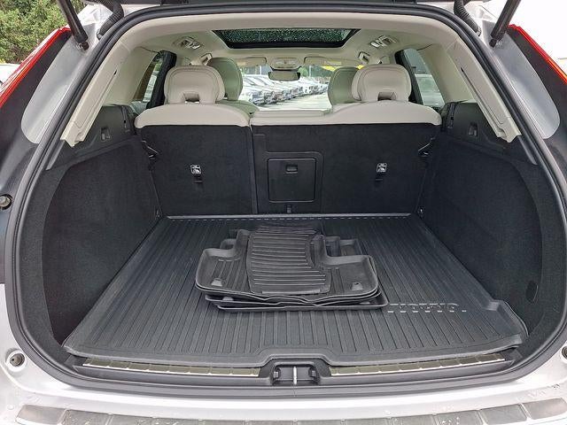 2024 Volvo XC60 B5 AWD Plus Dark Theme