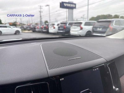 2024 Volvo XC60 B5 AWD Plus Dark Theme