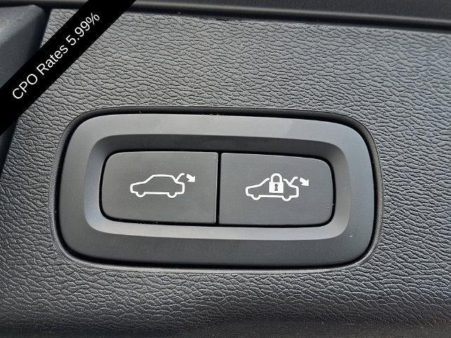 2024 Volvo XC60 B5 AWD Plus Dark Theme