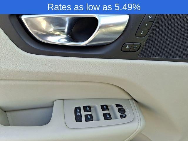 2024 Volvo XC60 B5 AWD Plus Dark Theme