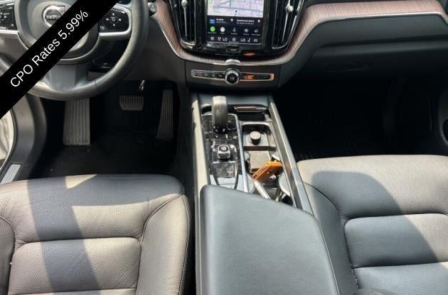 2024 Volvo XC60 B5 AWD Plus Dark Theme