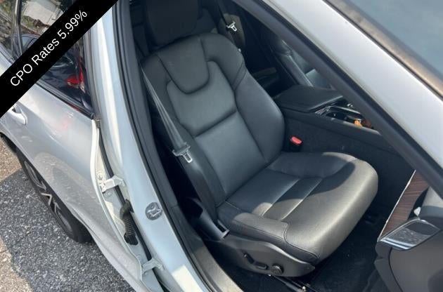 2024 Volvo XC60 B5 AWD Plus Dark Theme