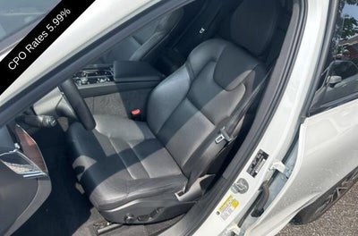 2024 Volvo XC60 B5 AWD Plus Dark Theme