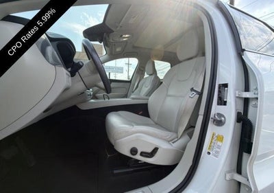 2024 Volvo XC60 B5 AWD Plus Dark Theme