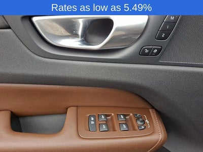 2024 Volvo XC60 B5 AWD Plus Dark Theme