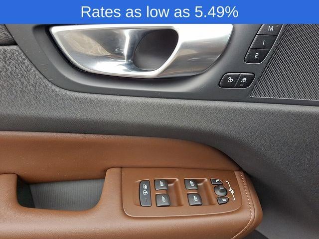 2024 Volvo XC60 B5 AWD Plus Dark Theme