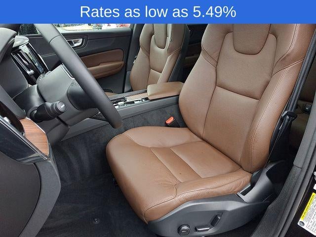 2024 Volvo XC60 B5 AWD Plus Dark Theme