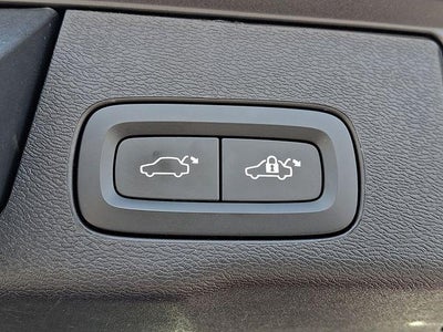 2024 Volvo XC60 B5 AWD Plus Dark Theme