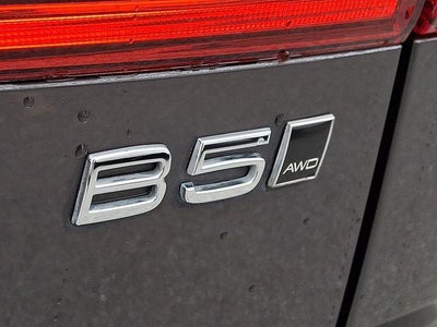 2024 Volvo XC60 B5 AWD Plus Dark Theme