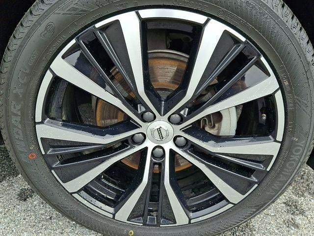 2024 Volvo XC60 B5 AWD Plus Dark Theme