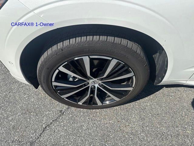 2024 Volvo XC60 B5 AWD Plus Dark Theme