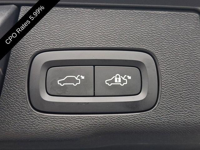 2024 Volvo XC60 B5 AWD Plus Dark Theme
