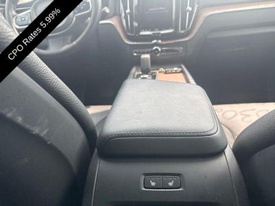 2024 Volvo XC60 B5 AWD Plus Dark Theme