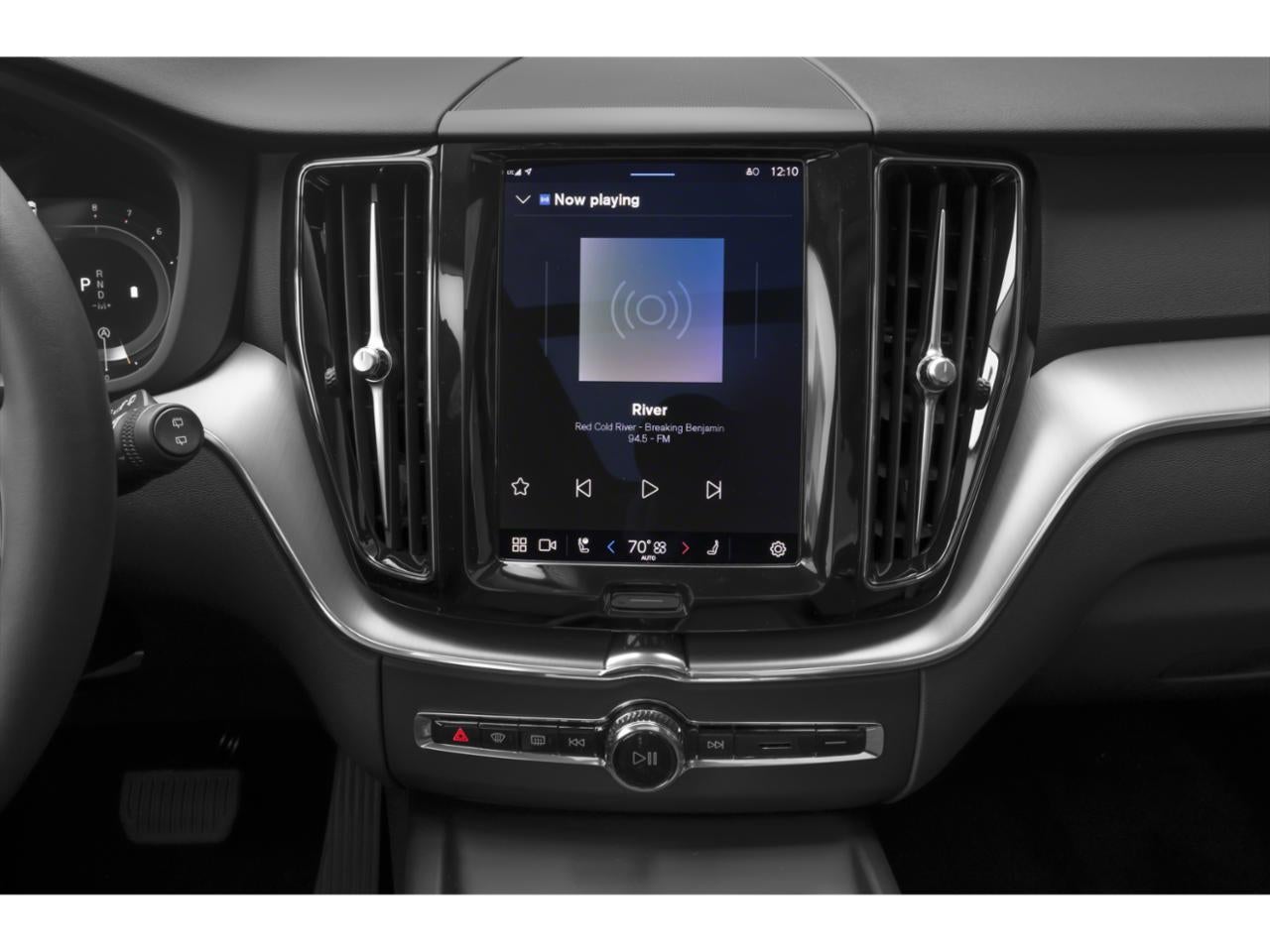 2024 Volvo XC60 B5 AWD Ultimate Dark Theme