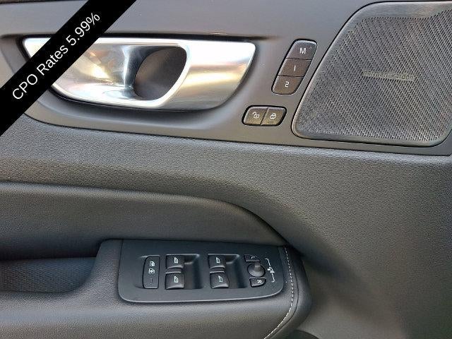 2024 Volvo XC60 B5 AWD Ultimate Dark Theme