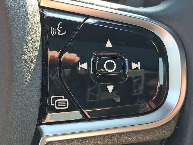 2024 Volvo XC60 B5 AWD Ultimate Dark Theme