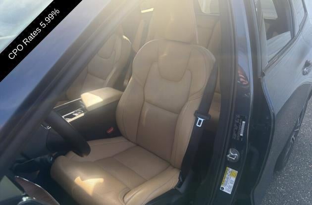 2024 Volvo XC60 B5 AWD Ultimate Dark Theme