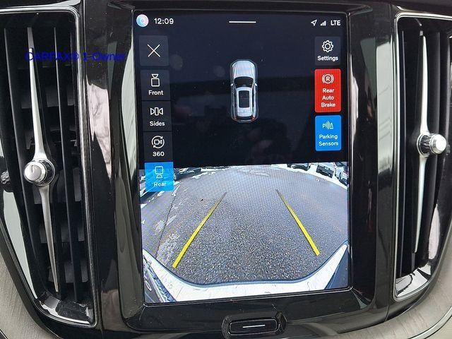 2023 Volvo XC60 B5 AWD Plus Bright Theme