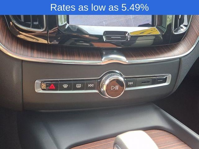 2023 Volvo XC60 B5 AWD Plus Bright Theme