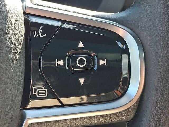 2023 Volvo XC60 B5 AWD Plus Bright Theme