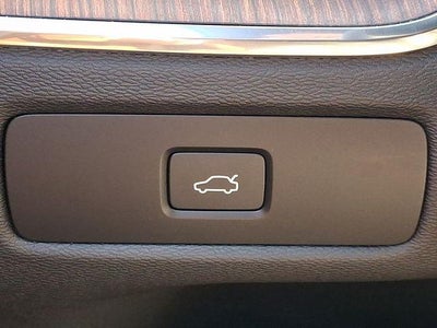 2023 Volvo XC60 B5 AWD Plus Bright Theme