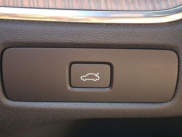 2023 Volvo XC60 B5 AWD Plus Bright Theme