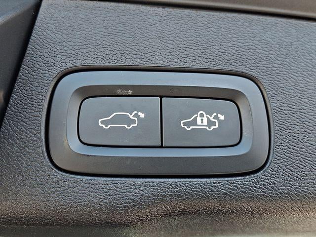 2023 Volvo XC60 B5 AWD Plus Bright Theme