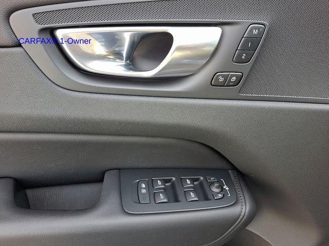 2023 Volvo XC60 B5 AWD Plus Bright Theme