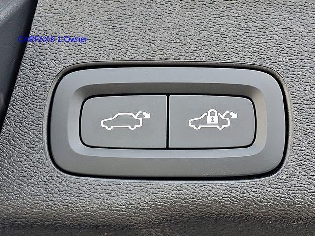 2023 Volvo XC60 B5 AWD Plus Bright Theme