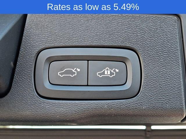 2023 Volvo XC60 B5 AWD Plus Bright Theme