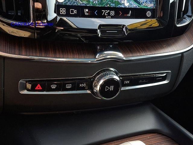 2023 Volvo XC60 B5 AWD Plus Dark Theme