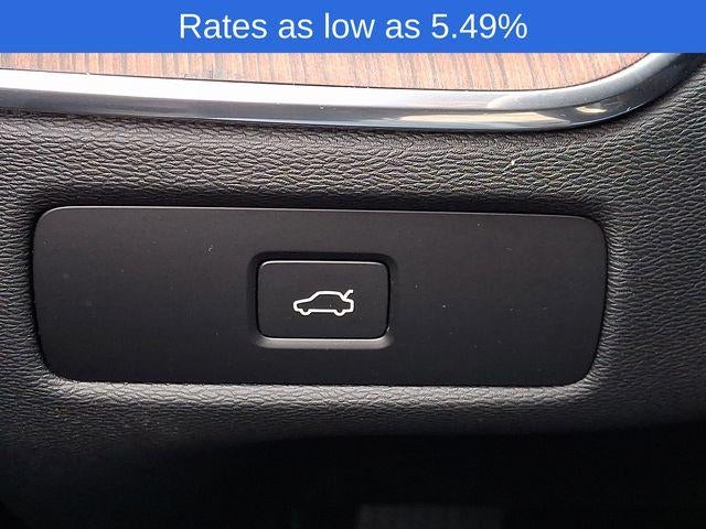 2023 Volvo XC60 B5 AWD Plus Dark Theme