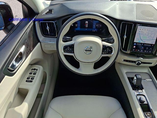 2023 Volvo XC60 B5 AWD Plus Dark Theme