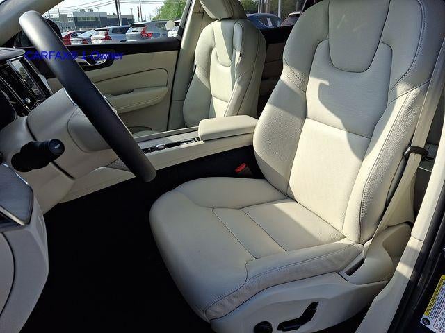2023 Volvo XC60 B5 AWD Plus Dark Theme