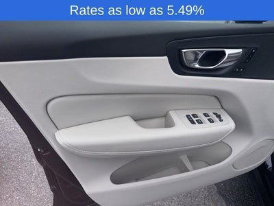 2023 Volvo XC60 B5 AWD Plus Dark Theme