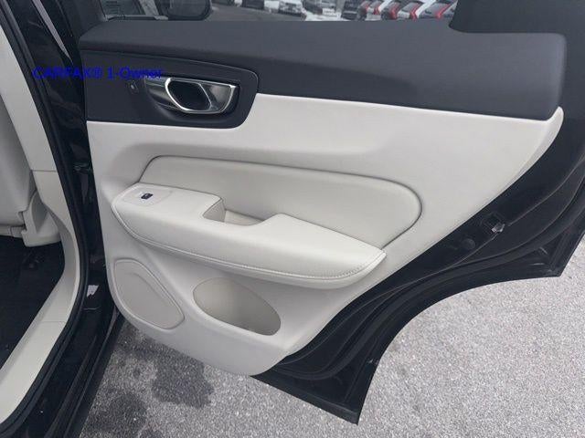 2023 Volvo XC60 B5 AWD Plus Dark Theme