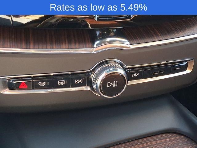 2023 Volvo XC60 B5 AWD Plus Dark Theme