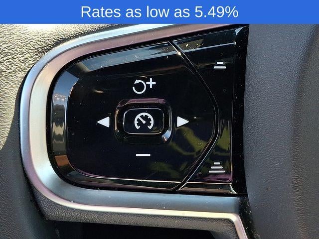 2023 Volvo XC60 B5 AWD Plus Dark Theme