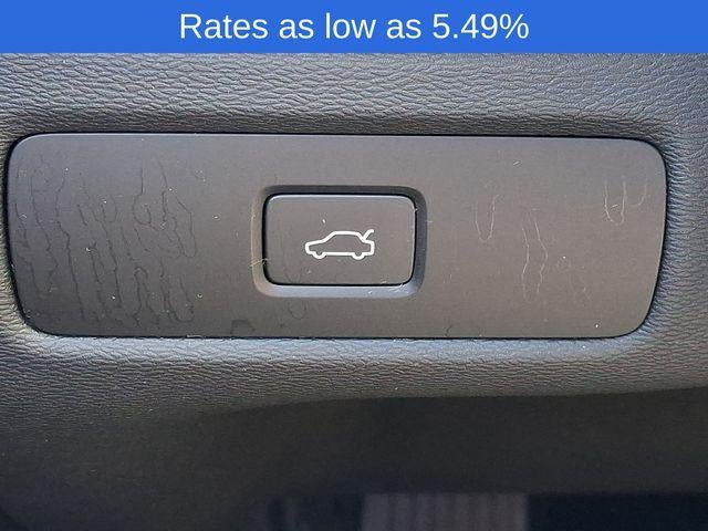 2023 Volvo XC60 B5 AWD Plus Dark Theme