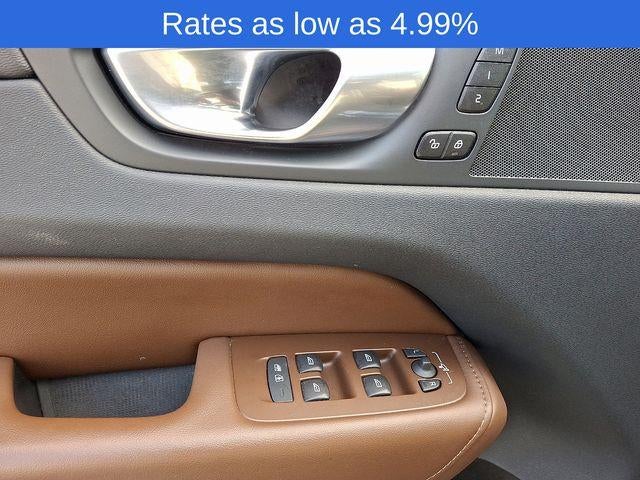 2023 Volvo XC60 B5 AWD Plus Dark Theme