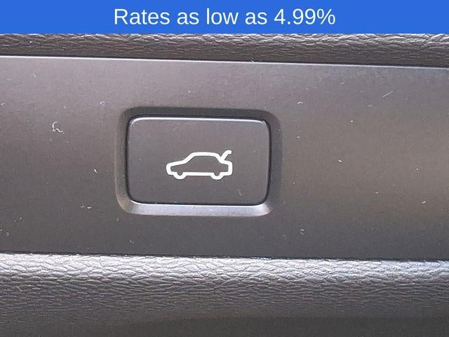 2023 Volvo XC60 B5 AWD Plus Dark Theme